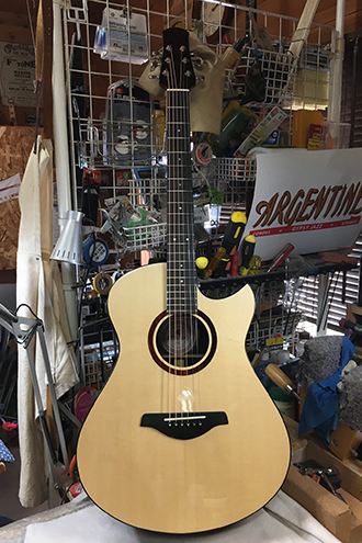 フラットトップタイプアコースティックギター：#75 custom order cutaway acoustic guitar